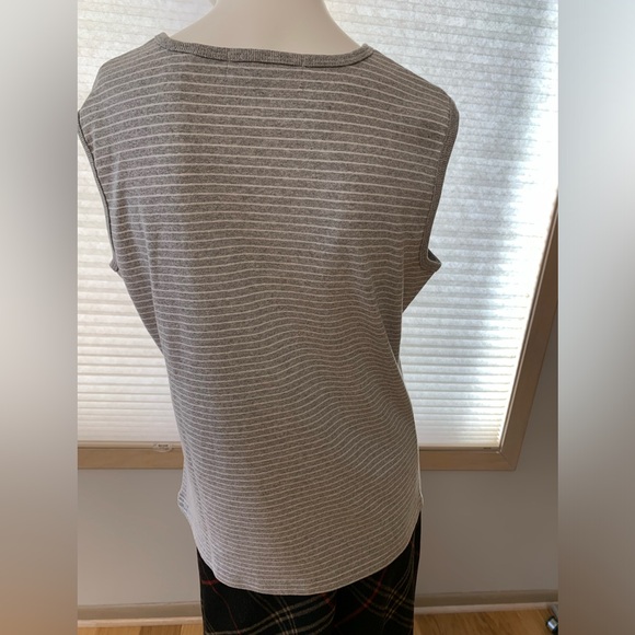 Marsh Landing Women’s Gray/White Striped Tee . Like New. Size L - Picture 2 of 3